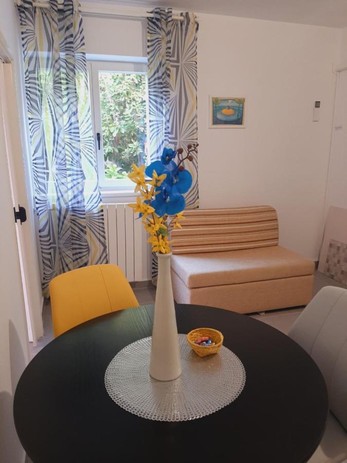 Apartment Sandra Rabac Exterior photo